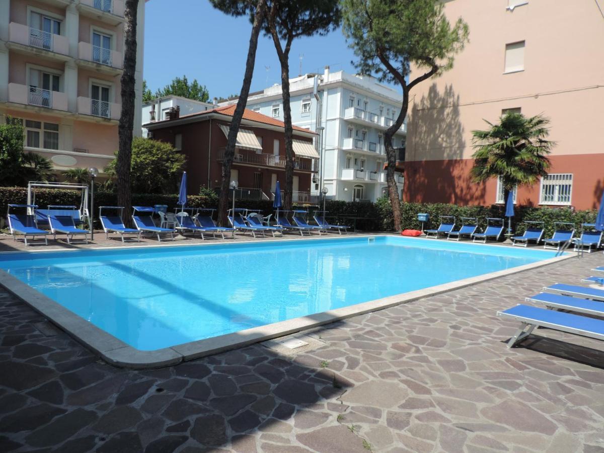 Hotel Liliana Rimini Bagian luar foto